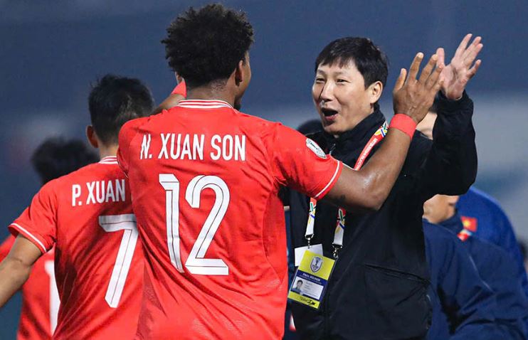 Nguyễn Xuân Son vượt mặt Sơn Tùng M-TP, trụ cột ĐT Việt Nam bất ngờ lập kỷ lục trên BXH đặc biệt