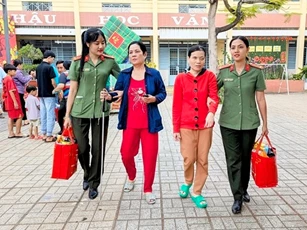 An Giang: Trao 200 phần quà Tết cho người khiếm thị hoàn cảnh khó khăn