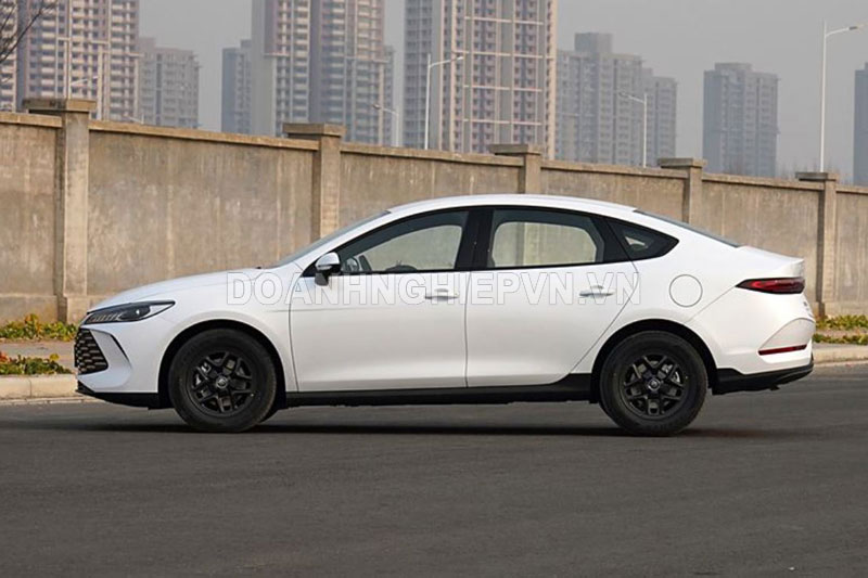 Hãng xe vừa vào Việt Nam giới thiệu sedan công suất 261 mã lực, nội thất tiện nghi, giá ngang Hyundai Grand i10