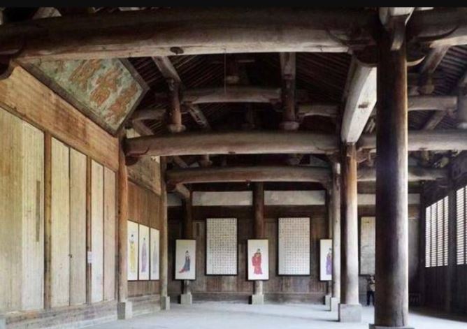 Ngôi chùa cổ sở hữu 4 chiếc cột gỗ quý hơn 'kim cương' giá 3400 tỷ: Người người xếp hàng vào xem!