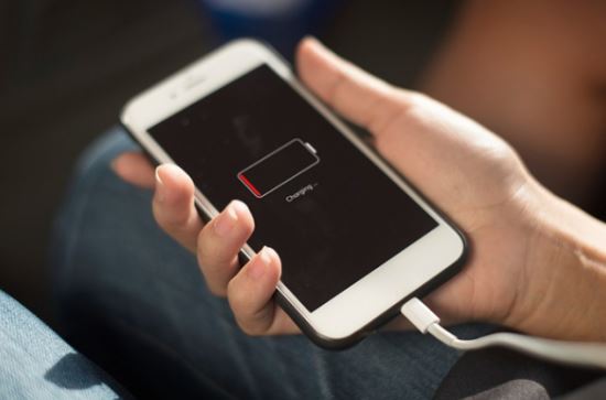 Giải đáp thắc mắc có nên sạc pin iPhone khi tắt nguồn và một số hạn chế cần lưu ý