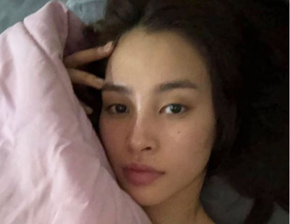 Hoa hậu Tiểu Vy gặp sự cố sức khỏe khi về về quê, co giật nằm bất tỉnh khiến nhiều khán giả lo lắng