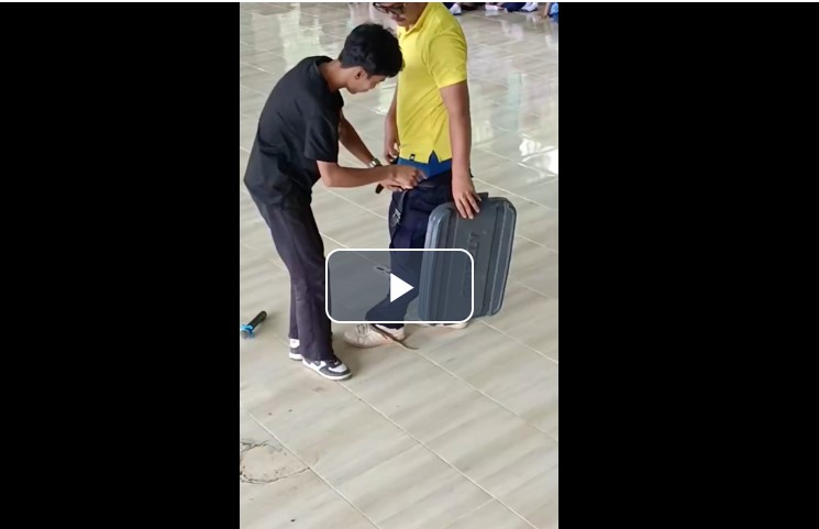 'Nín thở' xem màn giải cứu giáo viên khi đang giảng dạy 