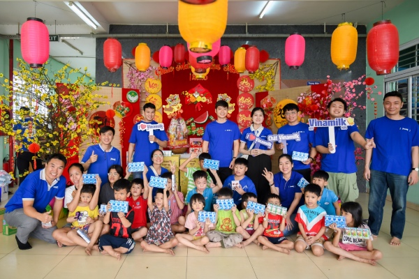 Vinamilk trao tặng hơn 71.000 sản phẩm dinh dưỡng nhân dịp Tết Ất Tỵ 