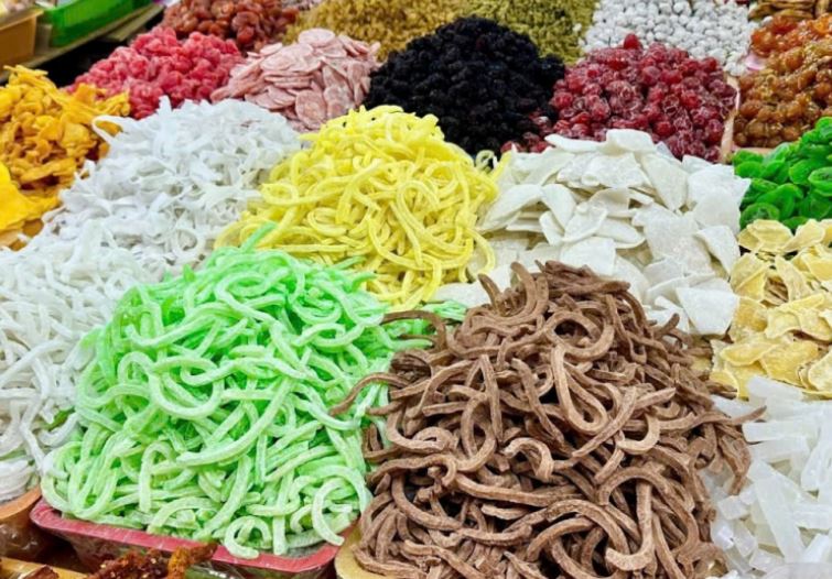 Mua mứt tết, bánh kẹo tết thủ công ngày Tết; Nên hay không?