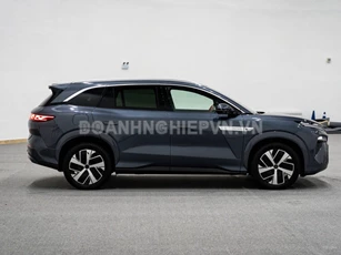 SUV công suất 789 mã lực, trang bị tối tân, giá gần 1 tỷ đồng