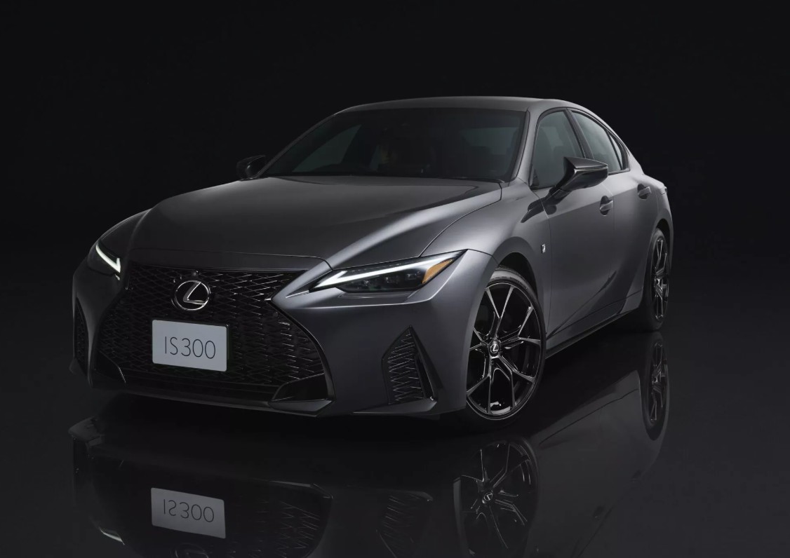 Lexus IS300 2025 bổ sung phiên bản "bóng đêm" đầy quyến rũ