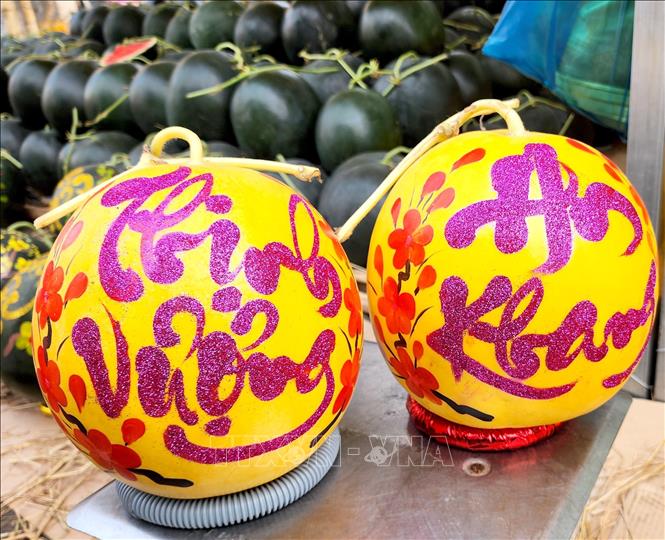 Trái cây đặc sản trưng bày dịp Tết hút khách 