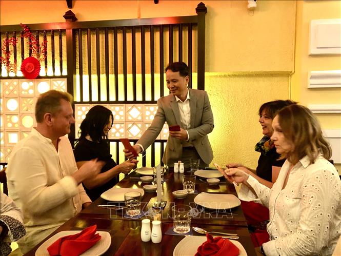 Du lịch nội địa Việt Nam hút khách 'Tây ăn Tết ta'