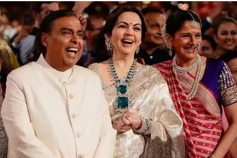 Hé lộ về cuộc sống của vợ người giàu nhất Ấn Độ: Có 600 người giúp việc, giày chỉ đi 1 lần duy nhất