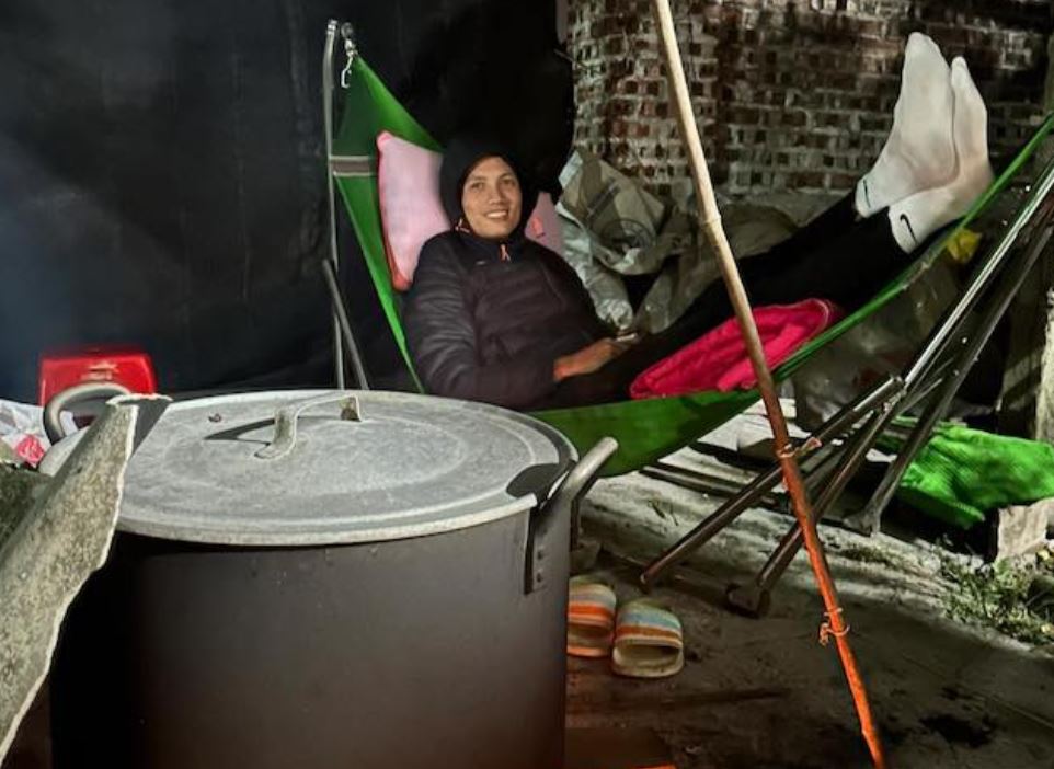 Tuyển thủ Đình Triệu trông bánh chưng chờ trời sáng