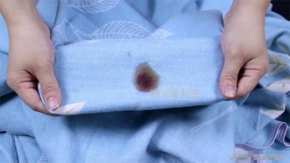 Chỉ cần một bát nước này khi giặt giúp đánh bay mọi vết bẩn trên ga giường, ga sạch thơm, mềm mại đến ngỡ ngàng