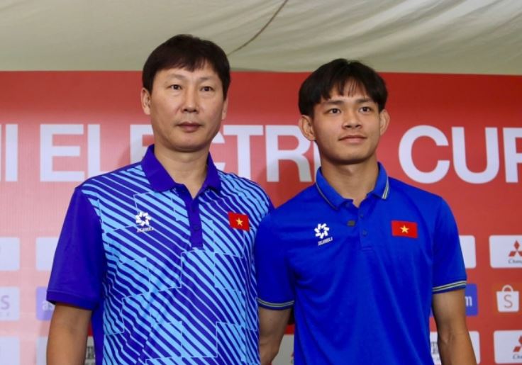 VFF c&#xF3; y&#xEA;u c&#x1EA7;u &#x111;&#x1EB7;c bi&#x1EC7;t, HLV Kim Sang-sik nh&#x1EAD;n t&#x1ED1;i h&#x1EAD;u th&#x1B0; sau T&#x1EBF;t Nguy&#xEA;n &#x111;&#xE1;n 2025