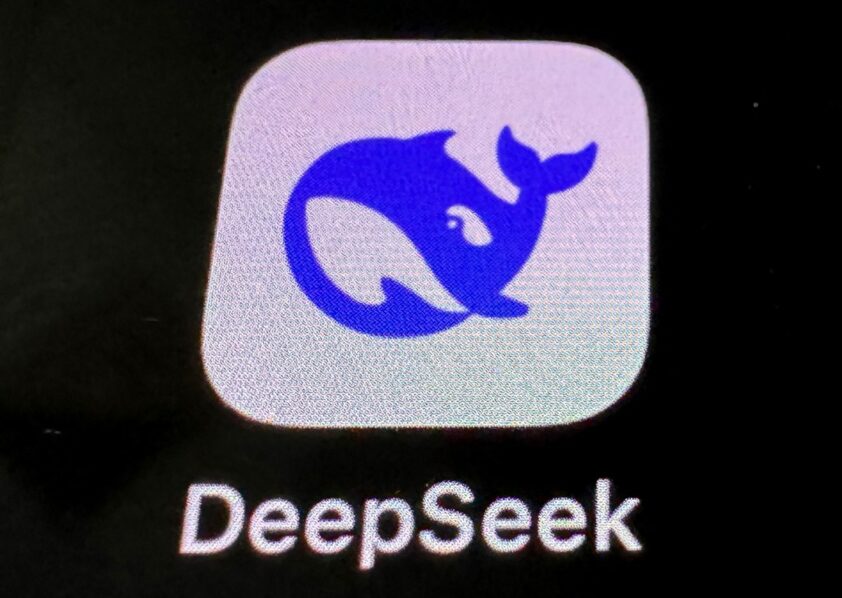 DeepSeek v&#x1B0;&#x1EE3;t qua ChatGPT &#x111;&#x1EC3; &#x111;&#x1EE9;ng s&#x1ED1; m&#x1ED9;t trong App Store
