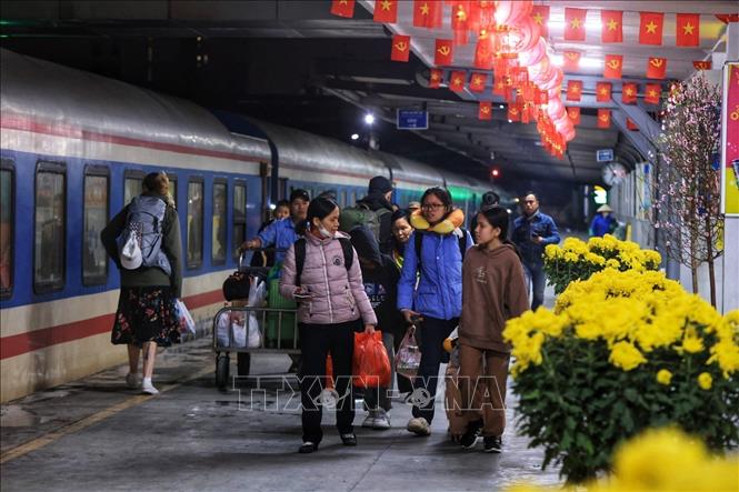 Ra mắt 'Chuyến tàu Xuân' đêm giao thừa
