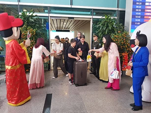 Hơn 140 chuyến bay đưa khoảng 20.000 khách hạ cánh Đà Nẵng ngày mồng 1 Tết Ất Tỵ