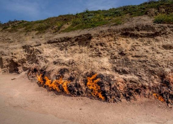 Đất nước sở hữu ngọn lửa vĩnh cửu cháy 4000 năm chưa bao giờ tắt, bất chấp mưa gió và tuyết rơi