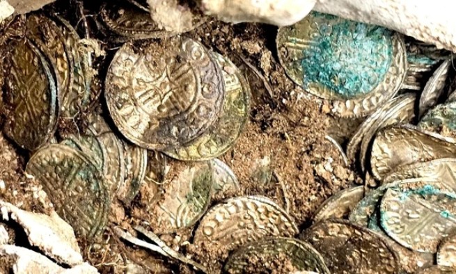 Kho báu ngàn năm lộ ra giữa công trường nhà máy hạt nhân