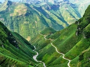 Dãy núi dài nhất Việt Nam có tên là gì?