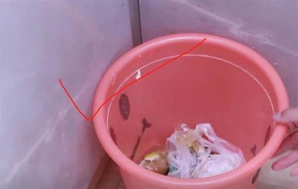Dù nhà có lớn đến mấy cũng đừng đặt thùng rác ở ba nơi này, không phải là mê tín mà nhanh chóng bỏ đi