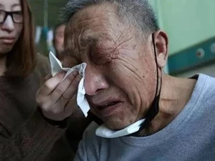 Những người không rơi nước mắt khi người thân qua đời thường là 3 loại người này