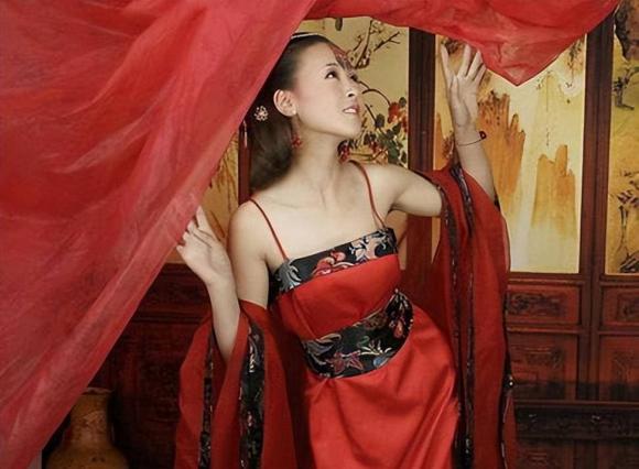 Thời xưa không có đồ lót, phụ nữ làm thế nào để che đậy sự riêng tư của mình? Sau khi đọc xong, phần dưới của tôi cảm thấy lạnh