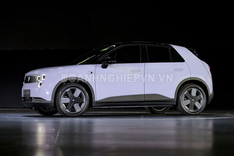 Xe hơi đẹp long lanh, giá 488 triệu đồng