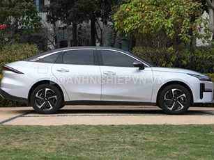 Xe sedan hạng C công suất 324 mã lực, ‘uống xăng như ngửi’, giá ngang Hyundai Grand i10