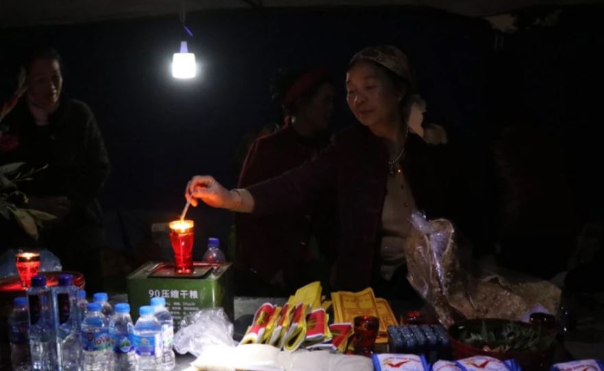 Độc lạ phiên chợ 'Âm - Dương' ở Bắc Ninh