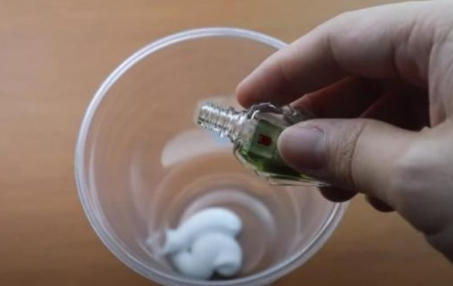 Trộn dầu gió với kem đánh răng: Mẹo hay cả nam và nữ đều cần, đừng bỏ qua