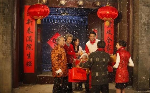 Người xưa có câu: 'Ba người thân không bỏ, hai ân tình không báo đáp' nghĩa là gì?