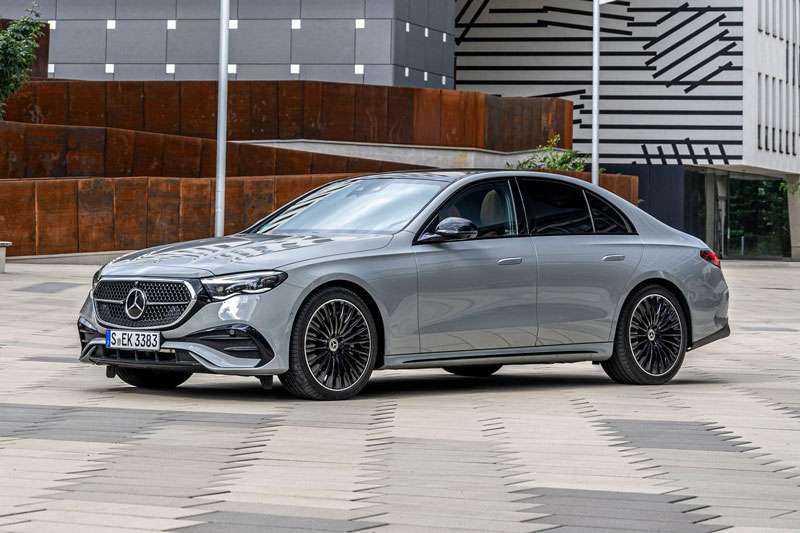 Top 10 xe hơi hạng sang bán chạy nhất thế giới năm 2025: Mercedes-Benz E-Class không đối thủ