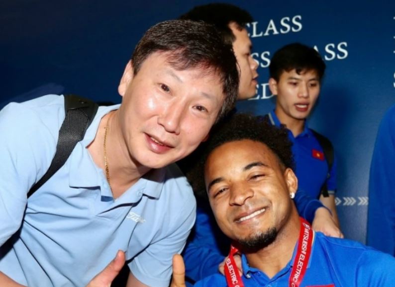 HLV Kim Sang-sik nh&#x1EAD;n c&#x1EA3;nh b&#xE1;o t&#x1EEB; VFF, l&#x1EF1;c l&#x1B0;&#x1EE3;ng &#x110;T Vi&#x1EC7;t Nam c&#xF3; bi&#x1EBF;n &#x111;&#x1ED9;ng l&#x1EDB;n