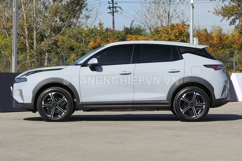 SUV công suất 295 mã lực, tiết kiệm xăng hơn xe máy, giá hơn 330 triệu đồng