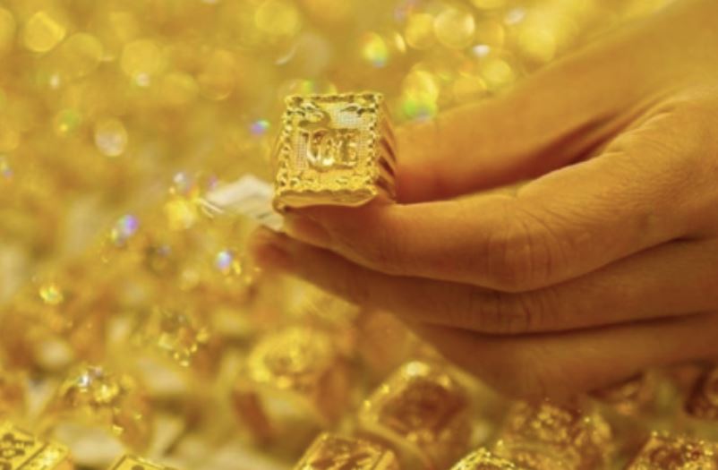 Giá vàng hôm nay ngày 3/2/2025: Giá vàng tăng ‘điên cuồng’, người dân choáng váng trước giá vàng nhẫn, vàng miếng SJC