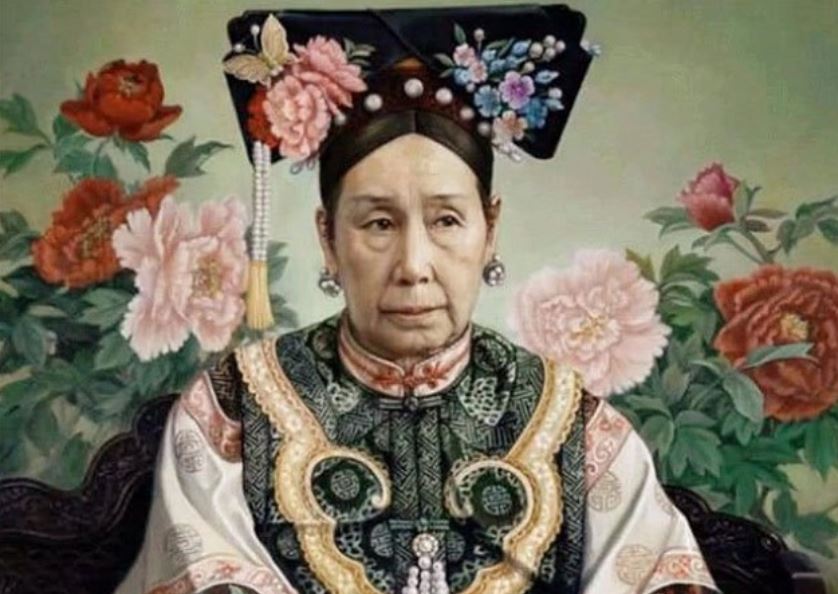 B&#xED; &#x1EA9;n v&#x1EC1; c&#xE1;i ch&#x1EBF;t &#x111;&#x1ED9;t ng&#x1ED9;t c&#x1EE7;a T&#x1EEB; Hi Th&#xE1;i h&#x1EAD;u, s&#x1EF1; th&#x1EAD;t kinh ho&#xE0;ng &#x111;&#x1B0;&#x1EE3;c th&#xE1;i gi&#xE1;m th&#xE2;n c&#x1EAD;n h&#xE9; l&#x1ED9;