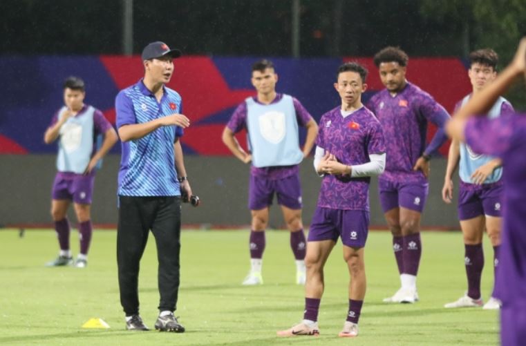 ĐT Việt Nam nhận mệnh lệnh từ VFF, HLV Kim Sang-sik đối đầu với bài toán khó