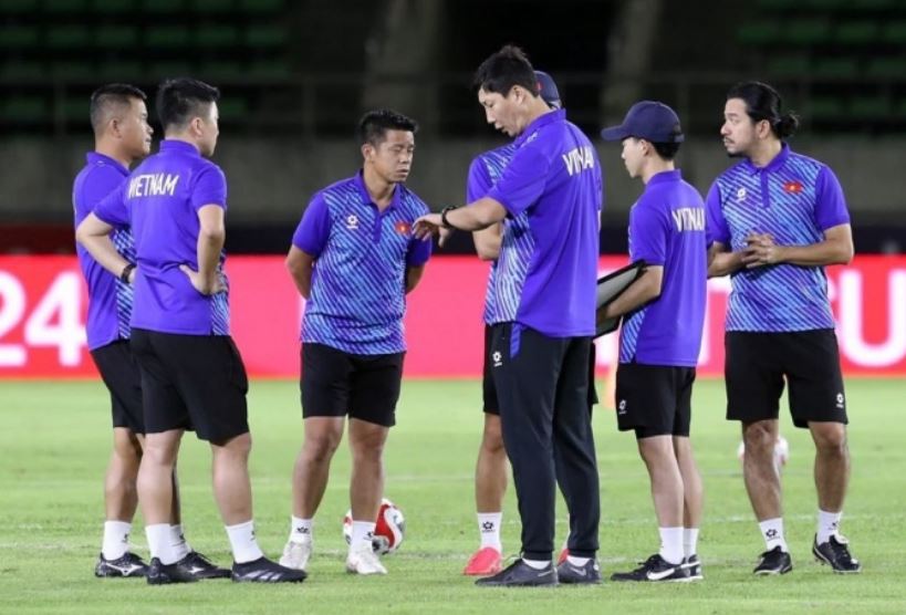 ĐT Việt Nam đón dàn trợ lý 'khủng', HLV Kim Sang-sik thở phào sau chức vô địch AFF Cup 2024