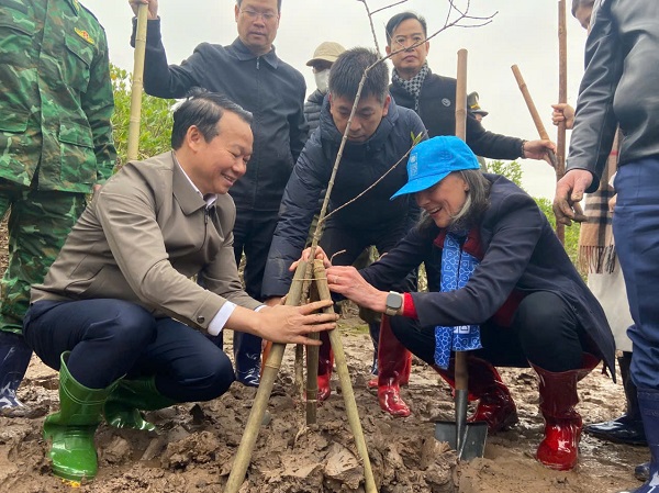 Tết trồng cây đời đời nhớ ơn Bác Hồ: Vì tương lai tươi sáng hơn