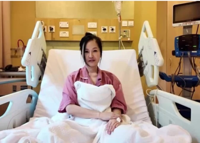Thông tin mới về sức khỏe của diva Hồng Nhung sau khi điều trị ung thư tại Singapore