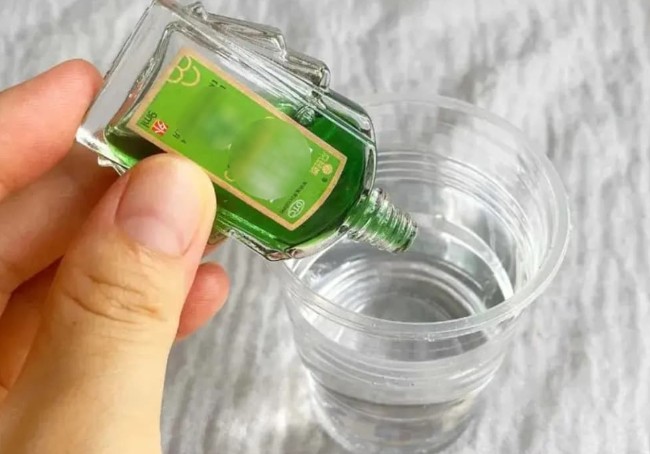 Đổ dầu gió vào giấm trắng giúp giải quyết vấn đề lớn nhất của mọi nhà! Tiếc rằng đến bây giờ nhiều người mới biết