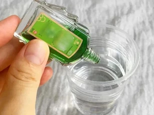 Đổ dầu gió vào giấm trắng giúp giải quyết vấn đề lớn nhất của mọi nhà! Tiếc rằng đến bây giờ nhiều người mới biết
