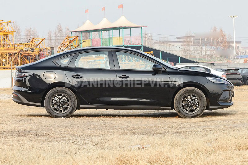 Xe sedan thiết kế hầm hố, siêu tiết kiệm xăng, giá ngang Kia Morning