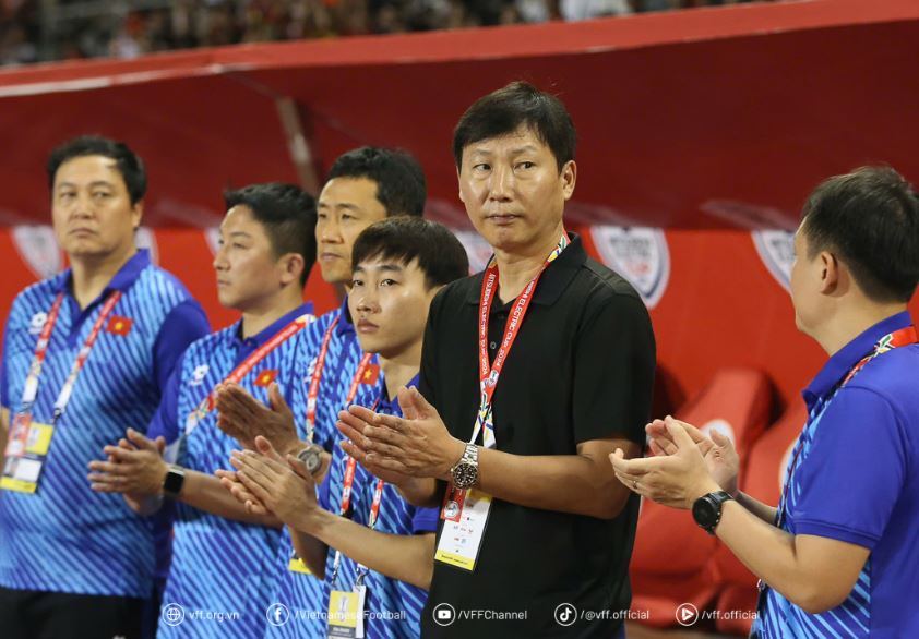 HLV Kim Sang Sik nhận 'món quà' từ châu Âu, ĐT Việt Nam rộng cửa giành ngôi vương Đông Nam Á