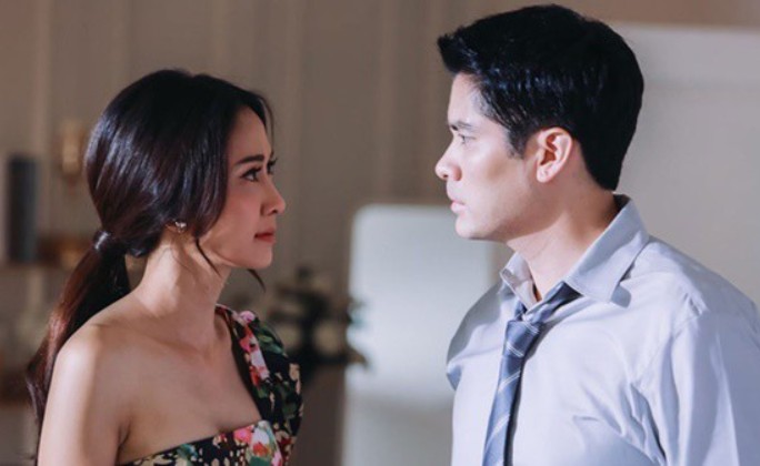 Bỏ vợ cũ cưới gái trẻ vì không thể sinh con, đêm tân hôn tôi điếng người khi thấy thứ phía sau lưng cô ấy