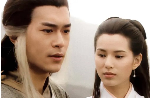 T&#x1EEB; h&#xE0;nh &#x111;&#x1ED9;ng &#x111;&#xEA;m t&#xE2;n h&#xF4;n, D&#x1B0;&#x1A1;ng Qu&#xE1; th&#x1EA5;y &#x111;i&#x1EC1;u g&#xEC; &quot;l&#x1EA1;&quot; t&#x1EEB; t&#xEC;nh c&#x1EA3;m c&#x1EE7;a Ti&#x1EC3;u Long N&#x1EEF;?