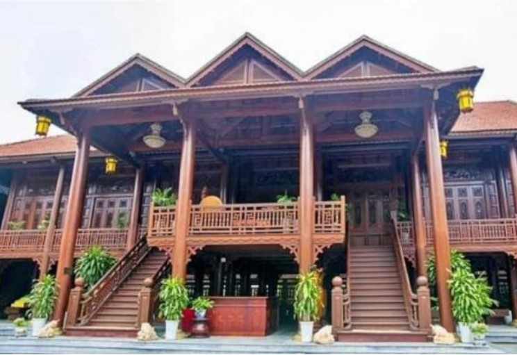 Ngôi nhà sàn gỗ lim 'khủng' nhất Việt Nam: Chi phí 200 tỷ, thuê hơn 10.000 công thợ, xây trong vòng 4 năm