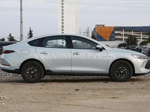 Xe sedan công suất 261 mã lực, nội thất tiện nghi, giá gần 300 triệu đồng