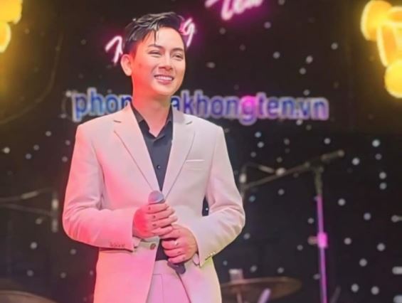 Sau khi xu&#x1EA5;t hi&#x1EC7;n ti&#x1EC1;u t&#x1EE5;y, Ho&#xE0;i L&#xE2;m l&#x1EA1;i tuy&#xEA;n b&#x1ED1; &#x2018;ch&#xE9;m bay &#x111;&#x1EA7;u&#x2019; m&#x1ED9;t ng&#x1B0;&#x1EDD;i khi&#x1EBF;n d&#xE2;n t&#xEC;nh ng&#x1EE1; ng&#xE0;ng