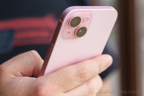 iPhone 15 giá rẻ như rau sau Tết, không cần AI vẫn là vua doanh số toàn cầu bỏ xa Galaxy S24 Ultra